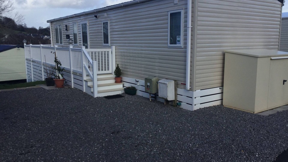 Dawlish Warren House | Modern 2 bed caravan with surrounding decking and patio; sleeps up to 6 people