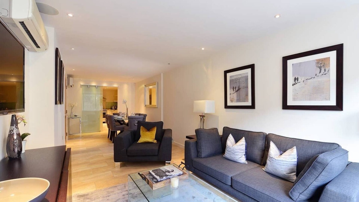 Royal Borough of Kensington and Chelsea Apartment | Modern 2 Bed Flat in the Heart of Kensington