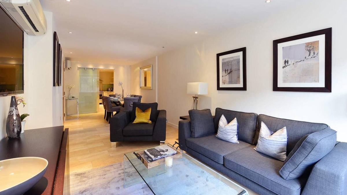 Royal Borough of Kensington and Chelsea Apartment | Modern 2 Bed Flat in the Heart of Kensington
