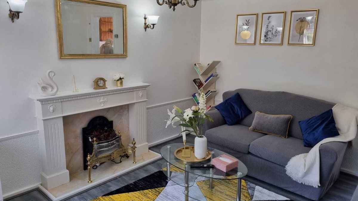 Leeds House | Modern 2-Bed Home - Private Garden, Parking & WiFi
