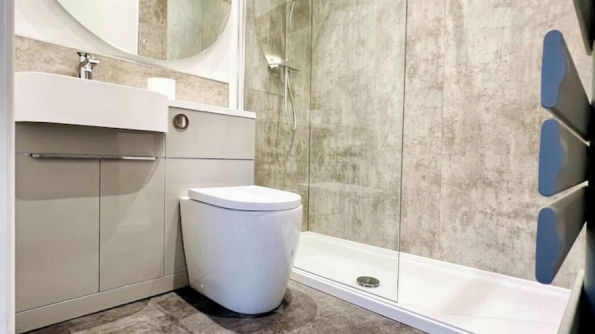 Blyth House | Modern 2-bed house in Blyth centre with two bedrooms and two bathrooms