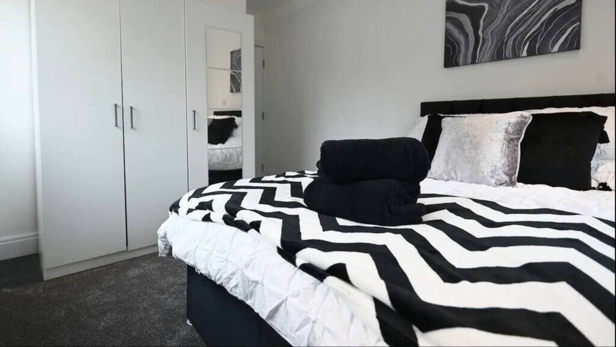Reading Apartment | Modern 2 bed serviced apartment - Sleeps 4
