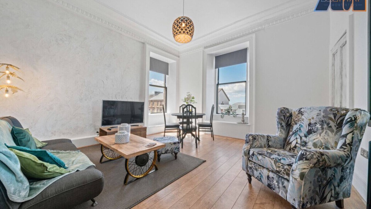 Gourock House | Modern 2 Bed Sleep 4 In Gourock