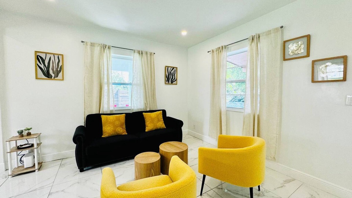 Fort Lauderdale House | Modern 2-Bedroom Retreat Near Beach & Airport