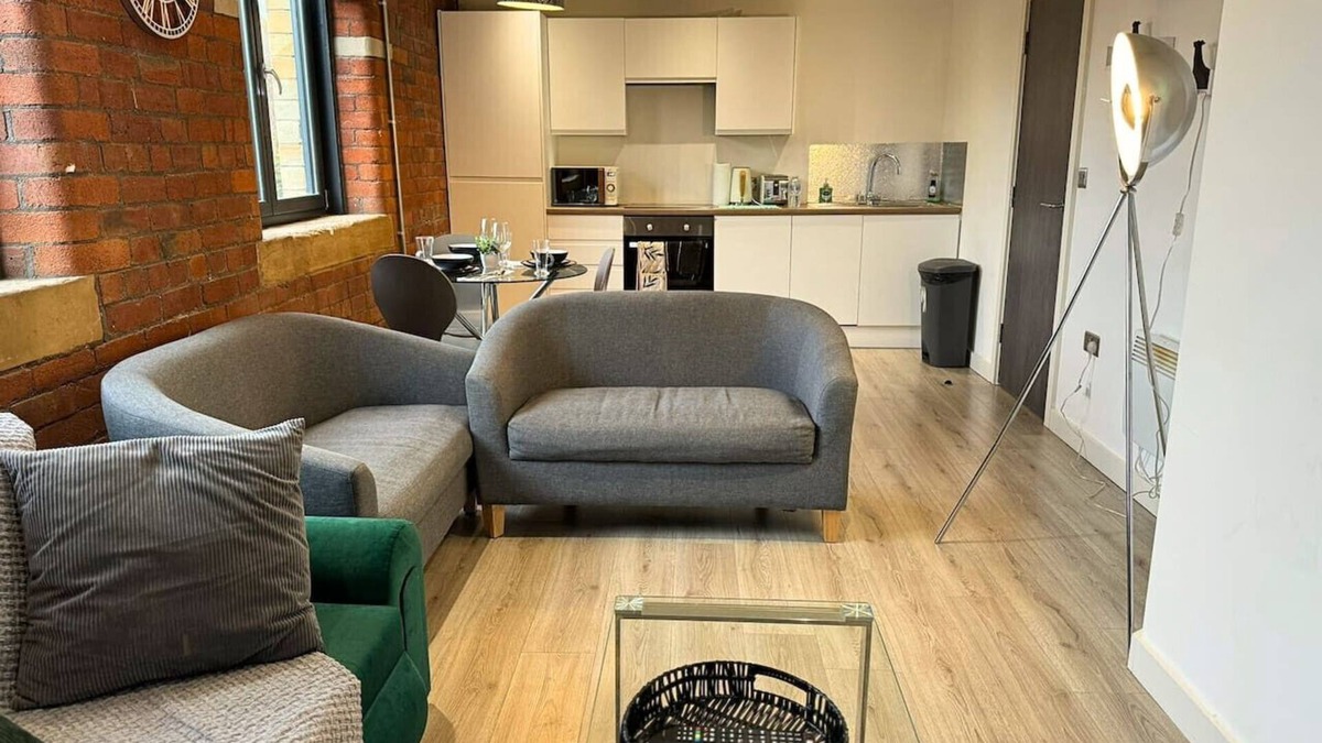 Bradford Apartment | Modern 2-Bedroom Flat Bradford | 25% OFF