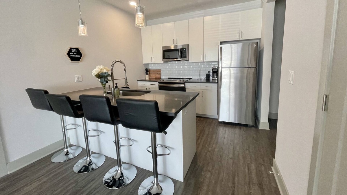 River Market Apartment | Modern 2 Bedroom Apt in Downtown KC