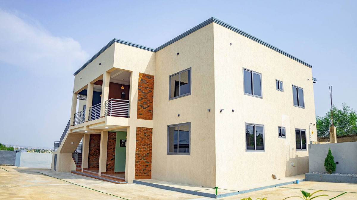 Accra Apartment | Modern 2-bedroom apartment with WiFi, AC in lovely Accra-Winneba Road,Blue Rose