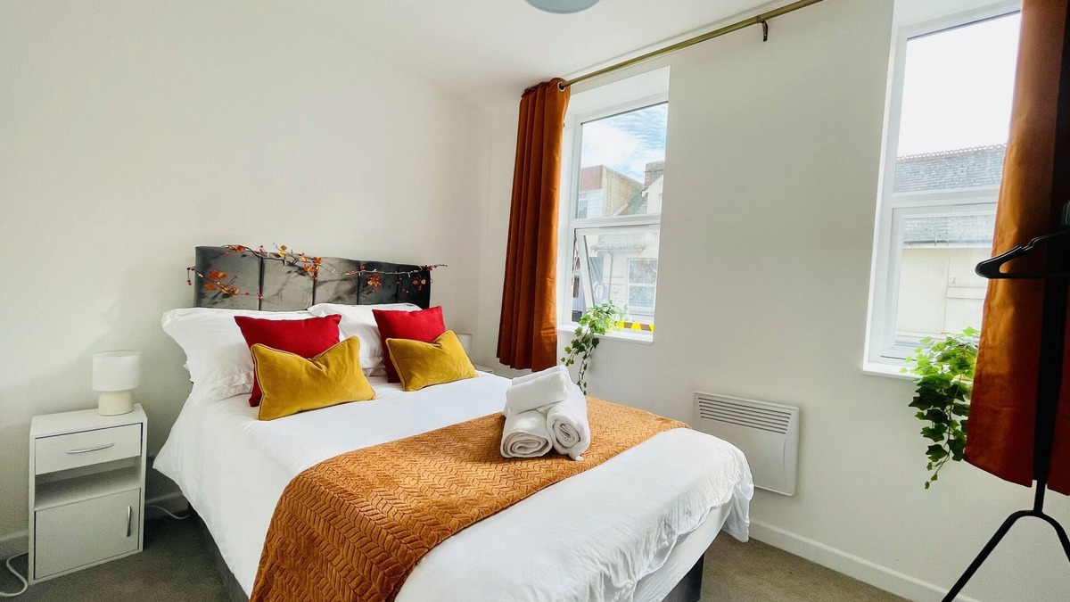 Watford Apartment | Modern 2-Bedroom Apartment Near City Centre