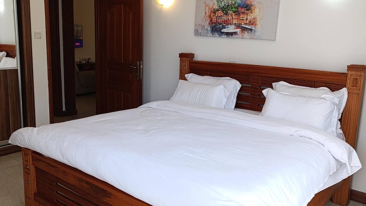 Kilimani Apartment | Modern 2-bedroom apartment Fully Furnished and serviced with free Internet.