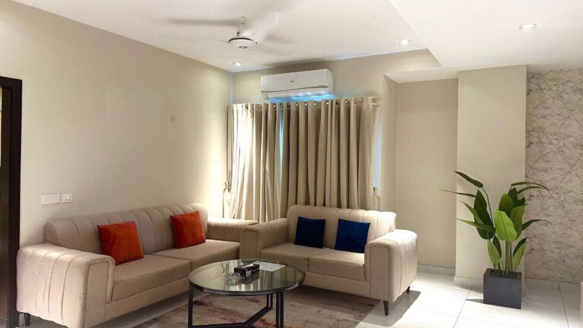 Lahore Apartment | Modern 2-Bedroom Apartment – Perfect for 5 Guests