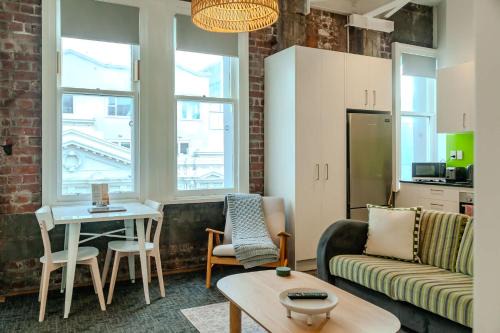 Te Aro Apartment | Modern 2-Bedroom Central City Apartment