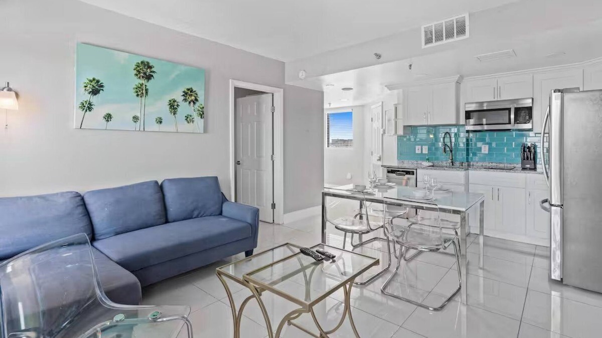 Florida Center Apartment | Modern 2-Bedroom Enclave Condo Retreat