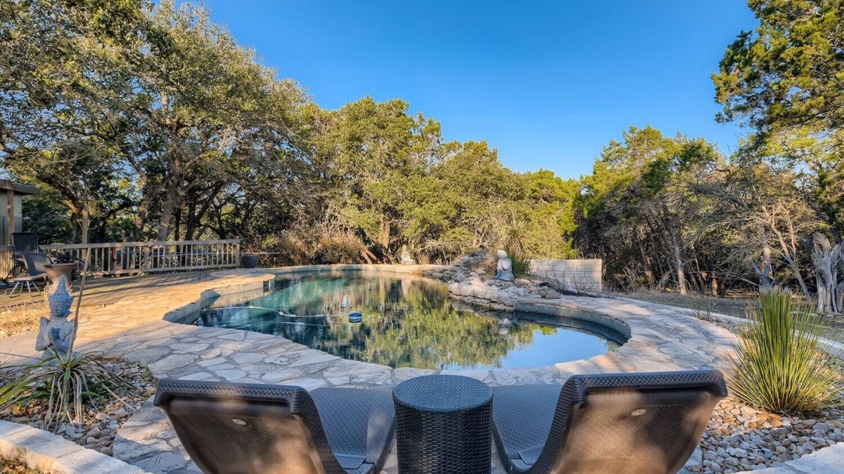 Austin Cabin | Modern 2-Bedroom Loft in Austin w Pool, Hot Tub,Fire pit,Goats,Alpacas,Chickens