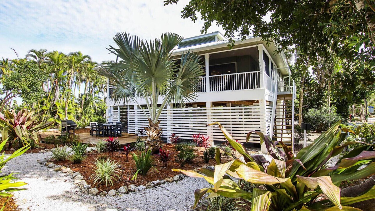 Captiva House | Modern 2-Bedroom Retreat Steps from Captiva Beach