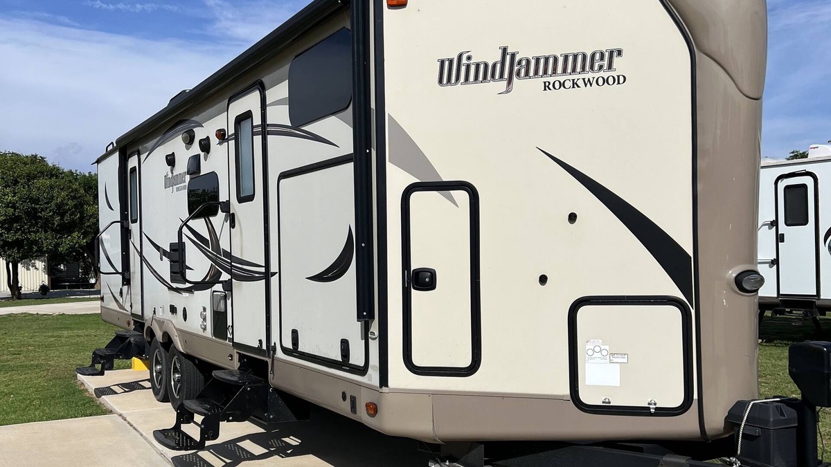 Lubbock House | Modern 2 bedroom RV Retreat with Pool Access