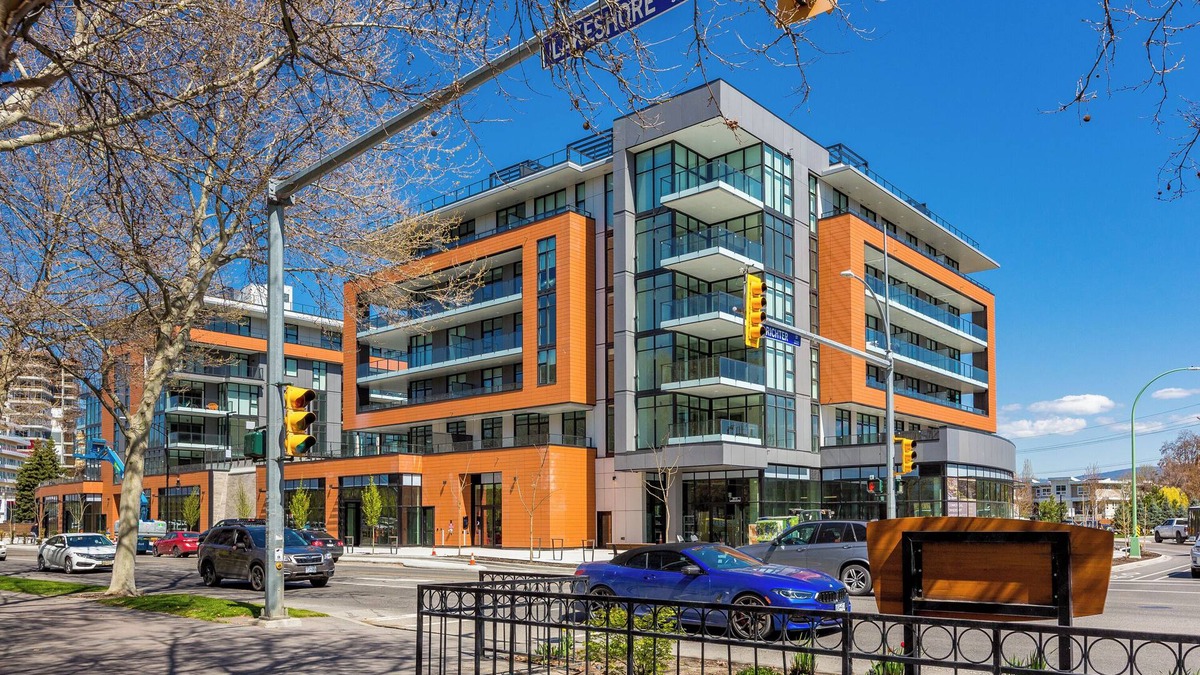 South Pandosy Apartment | Modern 2-Bedroom | The Caban w/Pool, Gym & Beach Access