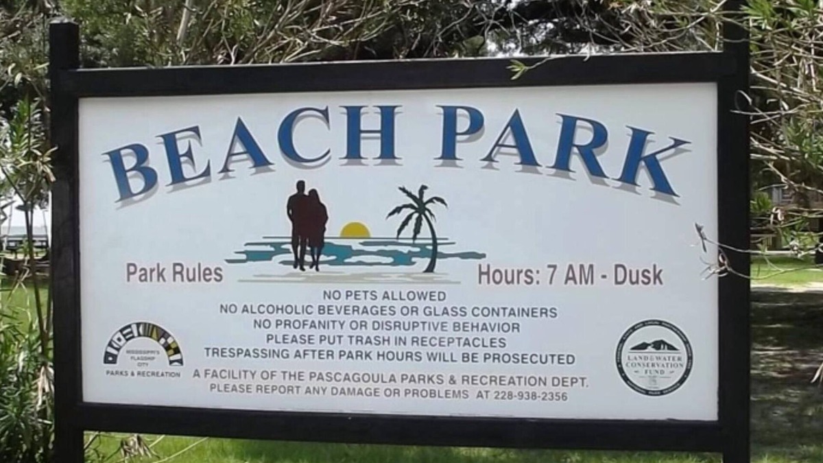 Pascagoula House | Modern 2-bedroom townhome in lovely Pascagoula with AC, WiFi, and workspace.