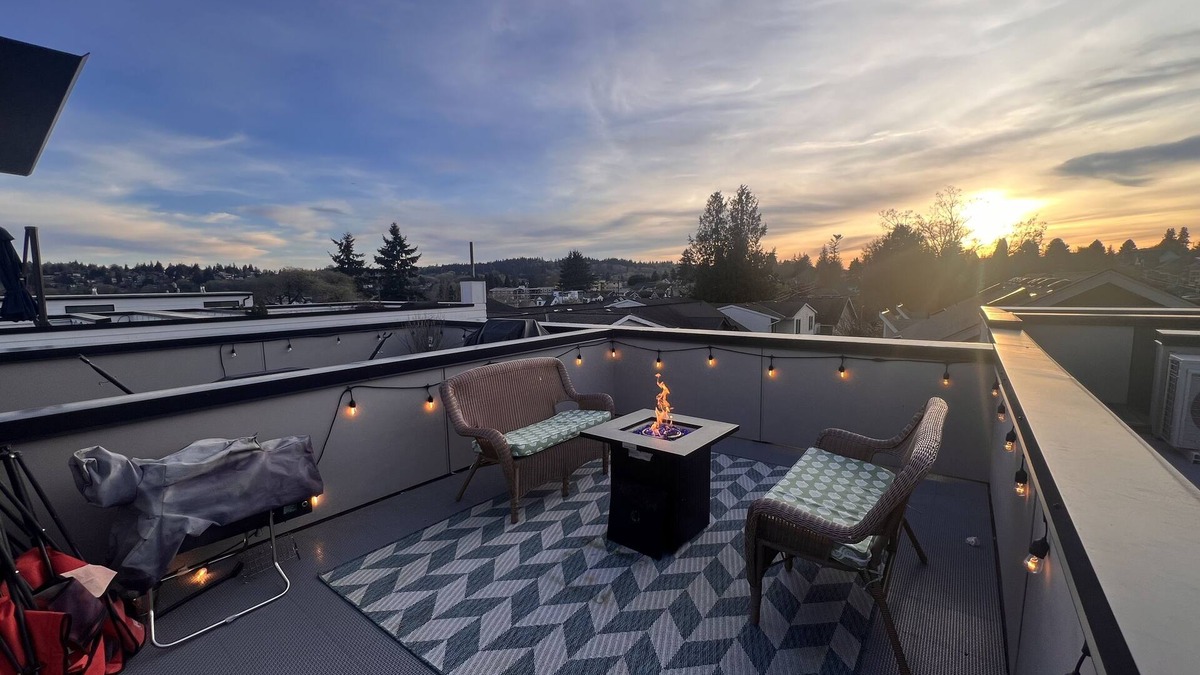 Ballard House | Modern 2 Bedroom Townhome in the Heart of Ballard, Seattle