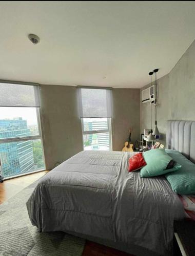 Pinagsama Apartment | Modern 2 Bedroom Venice Residences with Pool Access in BGC
