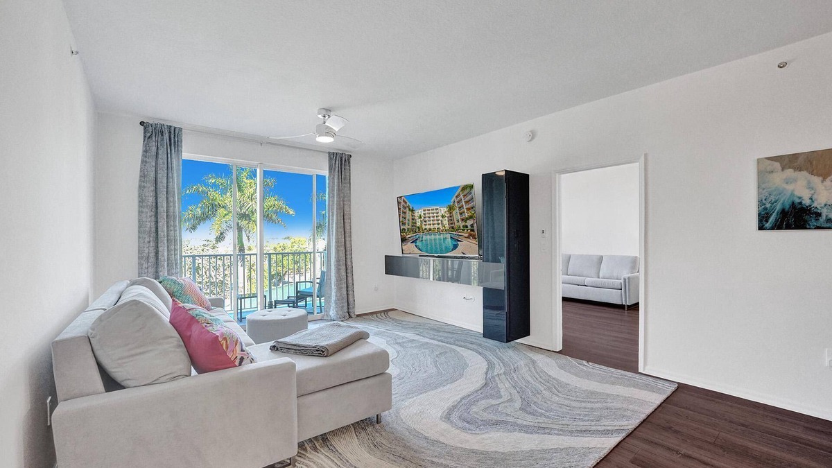 East Ocean Ave Apartment | Modern/2 Bedrooms/2 Bathrooms/Boat Parking/Coastal Luxury