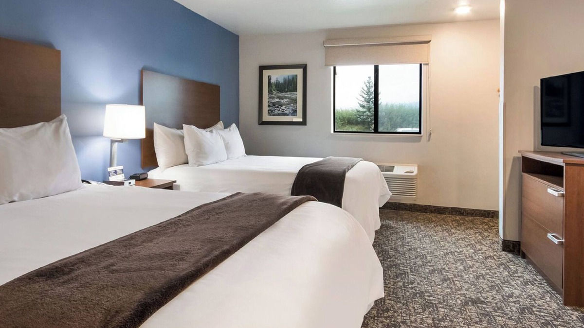 Gleneagle House | Modern 2 Pet-Friendly Rooms w/Full Kitchen near Pikes Peak