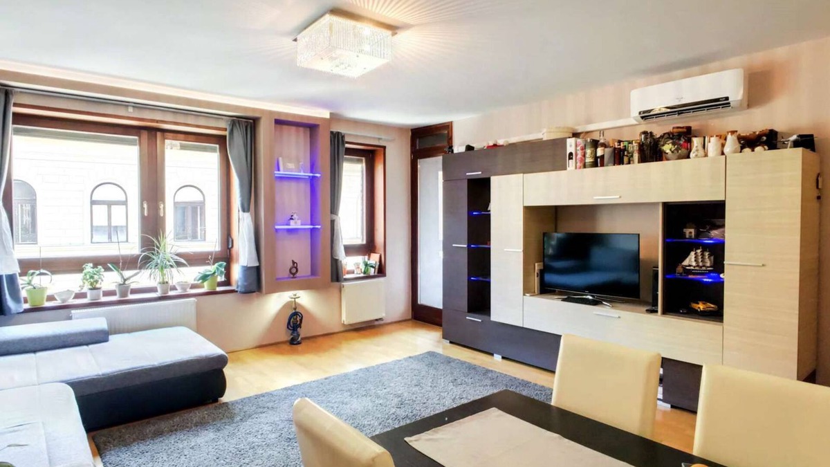 Rozsadomb Apartment | Modern 2 room apartment at very good location for long term