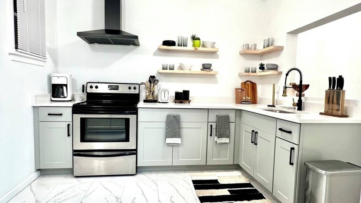 South Green House | Modern 2bd Townhouse near Downtown & Hospitals