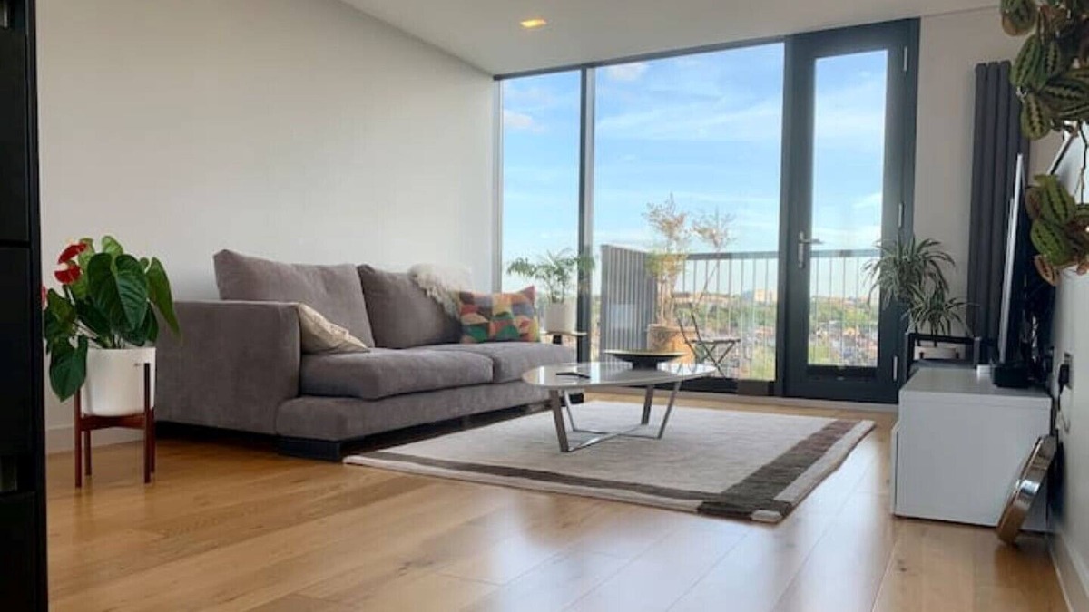 Brixton Hill Apartment | Modern 2Bed Penthouse with Stunning Views and a Balcony