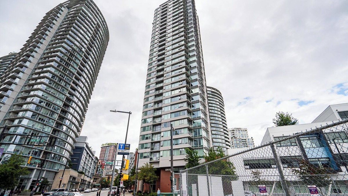 Central Apartment | Modern 2BR/2BA Apartment in Downtown Vancouver
