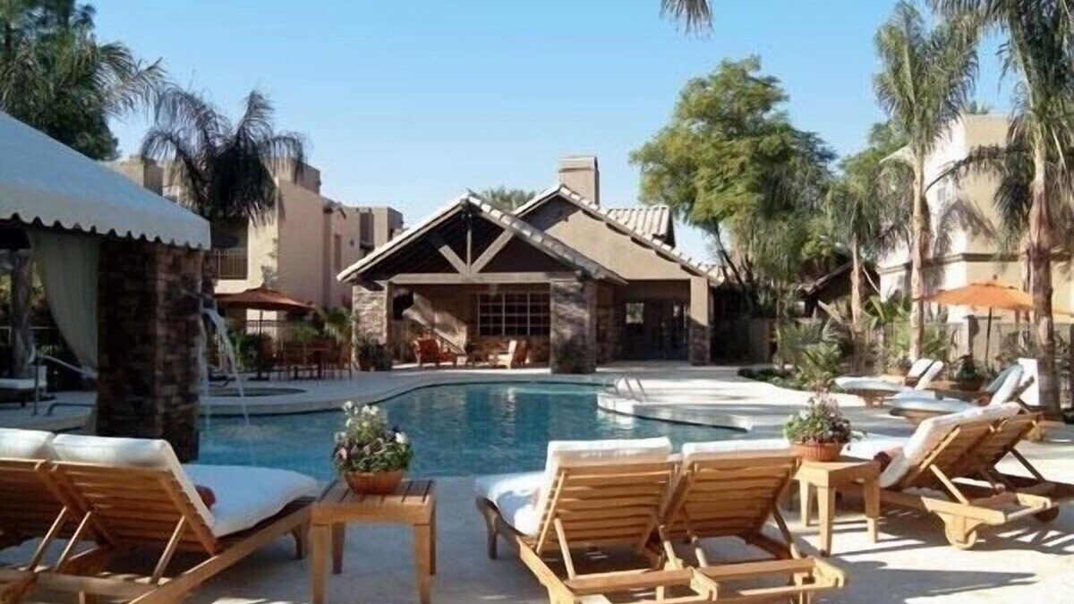 North Scottsdale Condo | Modern 2BR/2BA Retreat: Ground Floor/Pool, Spa, Gym/North Scottsdale Getaway