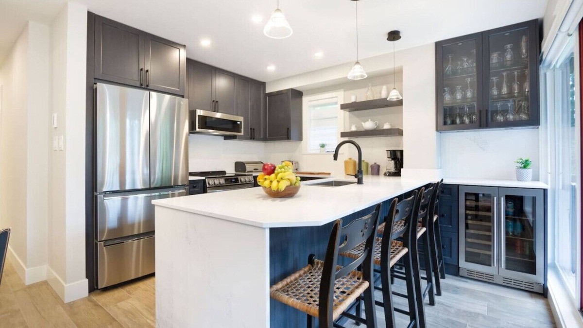 Upper Village House | Modern 2BR/2BA Townhouse: HotTub & Pvt Garage!