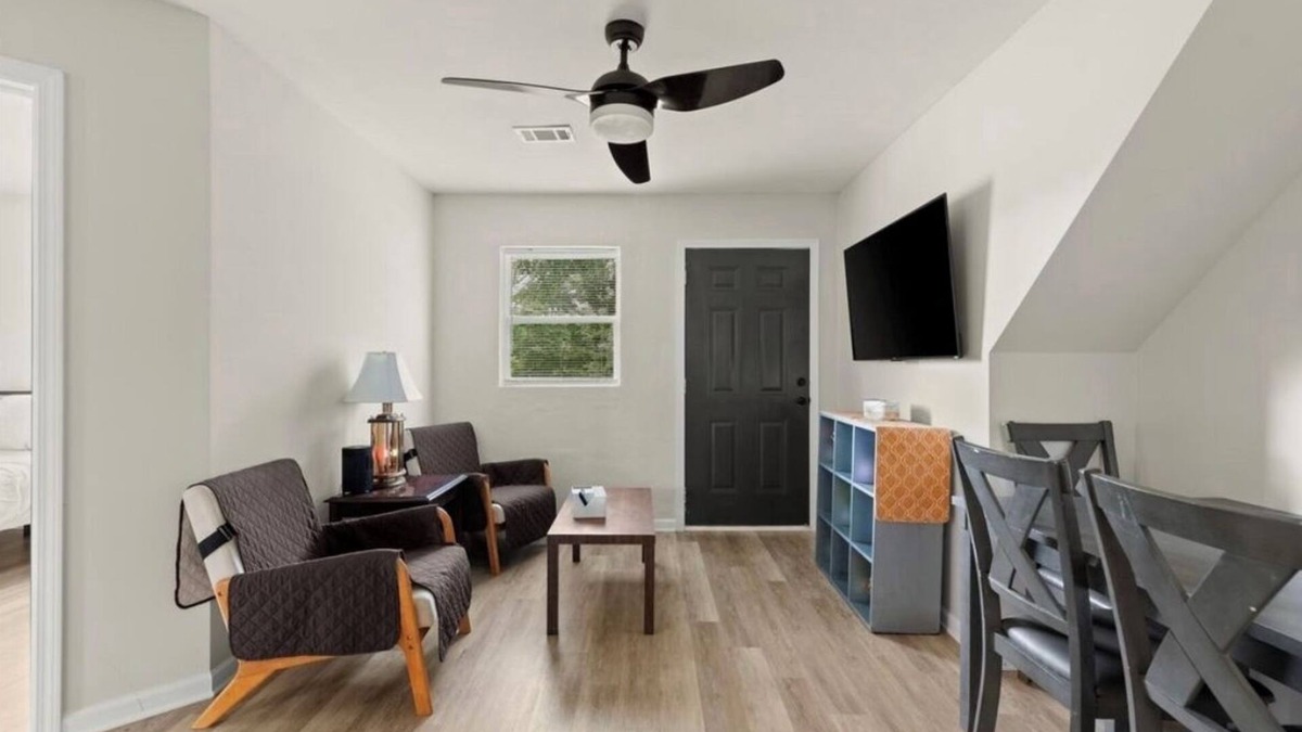 Summerhill Apartment | Modern 2BR Apartment in Summerhill Near Stadium, Universities & Downtown