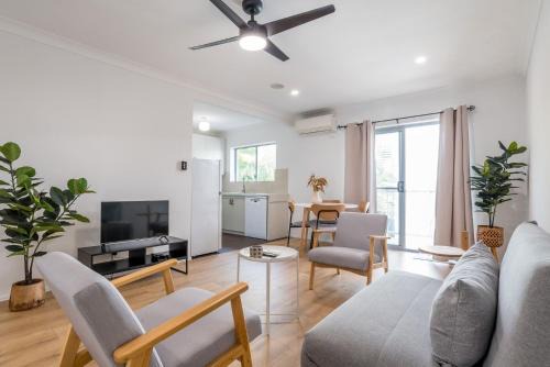 Hamilton Apartment | Modern 2BR Apartment Near Portside & Airport