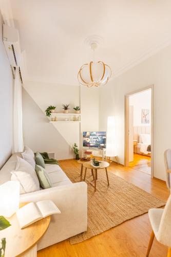 Thessaloniki City Centre Apartment | Modern 2BR Apt with Balcony, Central Thessaloniki