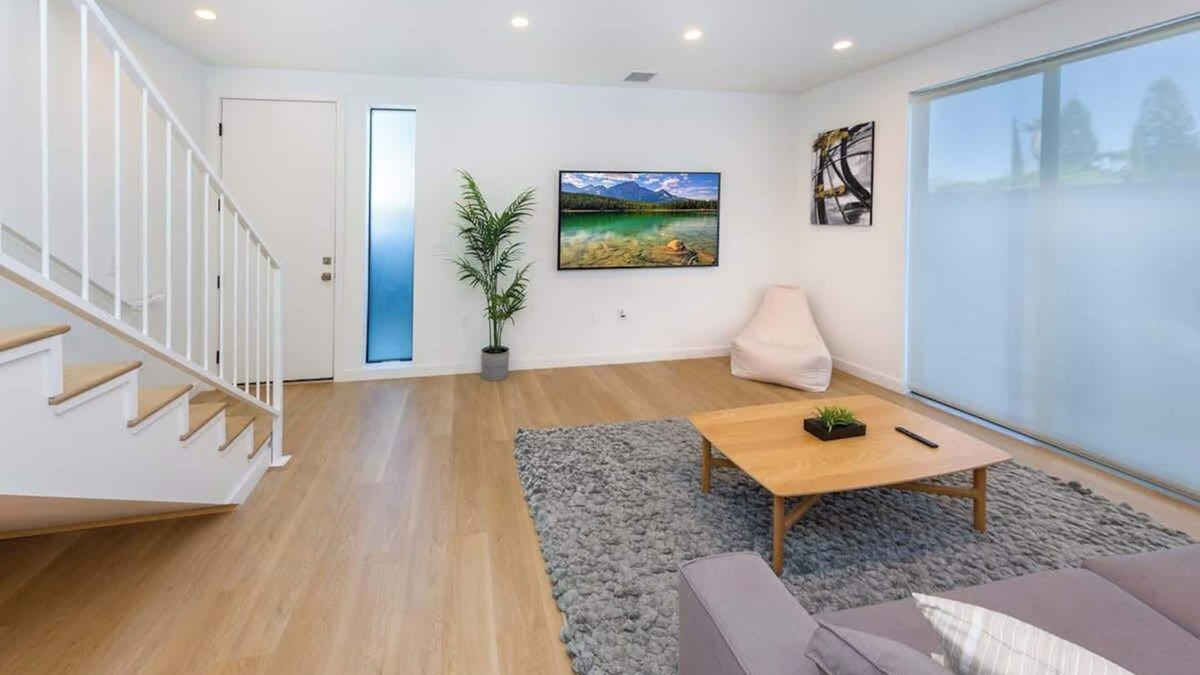 Mid City House | Modern 2BR Back House w/TVs & Full Kitchen