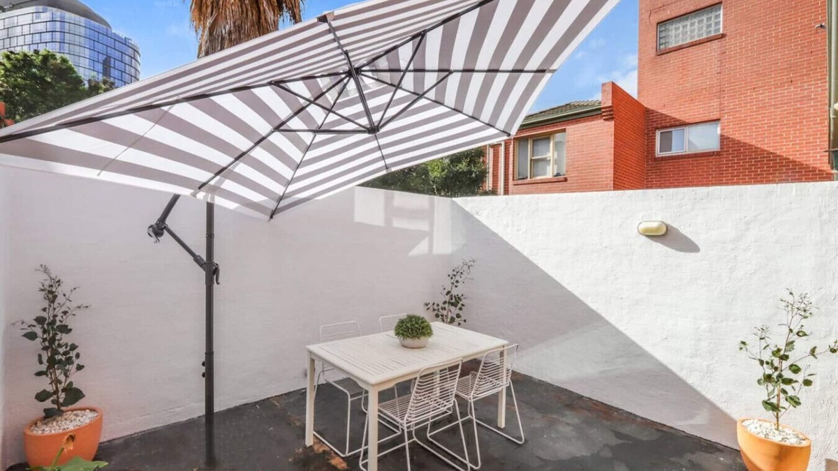 North Melbourne House | Modern 2BR City Home w/Backyard 2 Mins Walk to Queen Vic Market Free Tram Zone Fast WiFi Hotel-Grade Linen Full Kitchen Perfect for Families & Business Travel