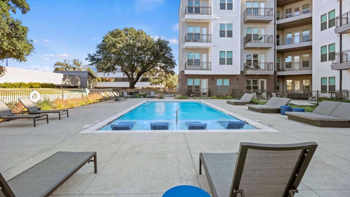Far North Dallas Apartment | Modern 2BR Dallas Stay Walk to Galleria + Pool
