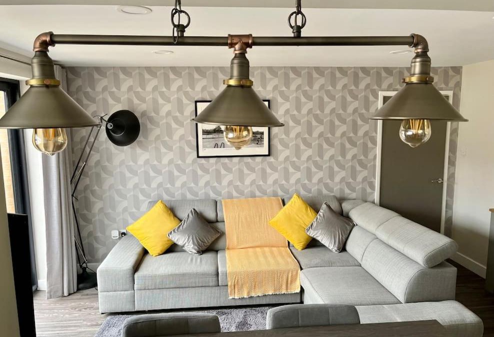 Trafford Villa | Modern 2BR Flat in Sale - Peaceful Stay in M33 - Great Transport Links