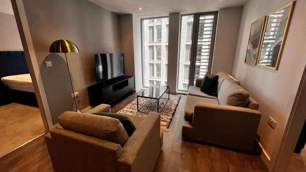 Manchester Apartment | Modern 2BR flat with Gym & Viewsn5 mins walk to Manchester City center
