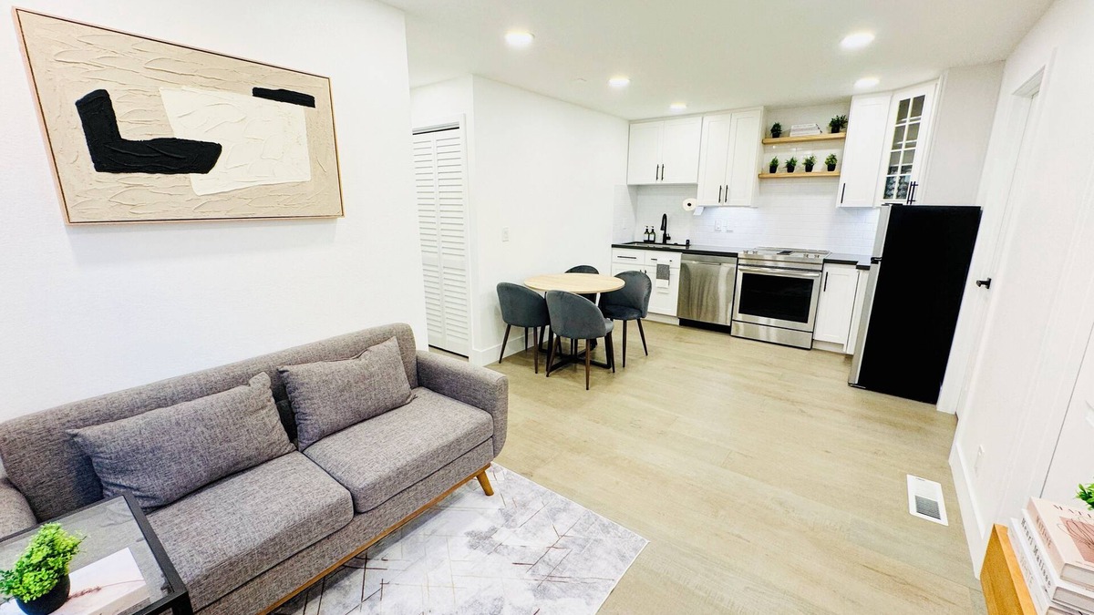 South San Jose Apartment | Modern 2BR Guest Suite w/Kitchen, W&D, AC, Fire Pit, Giga Wifi - 10 mins to SJC
