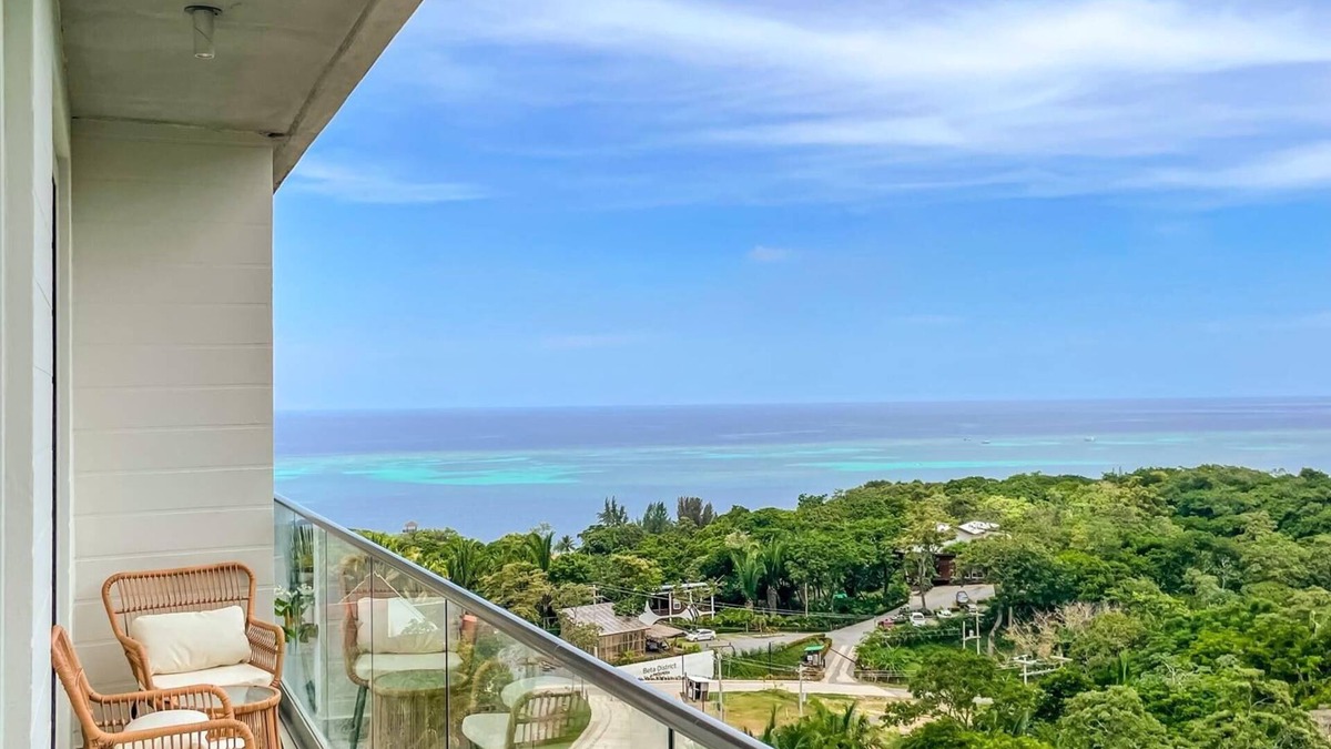 Crawfish Rock Hotel | Modern 2BR in Duna Residences