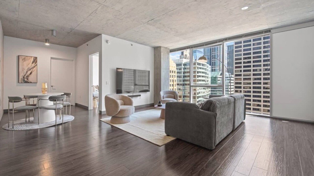 Downtown Chicago Apartment | Modern 2BR in The Loop + Panoramic City Views