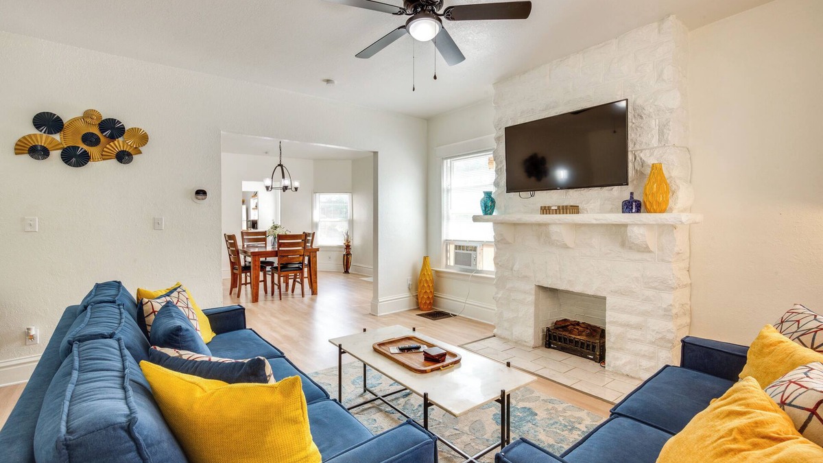 North Hyde Park Condo | Modern 2BR Kansas City Condo Near Downtown