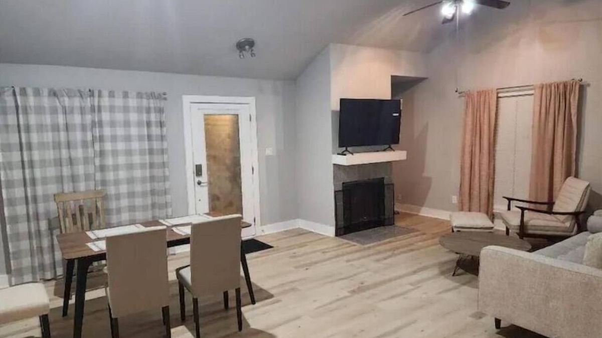Windsor Park House | Modern 2BR Near Central Austin
