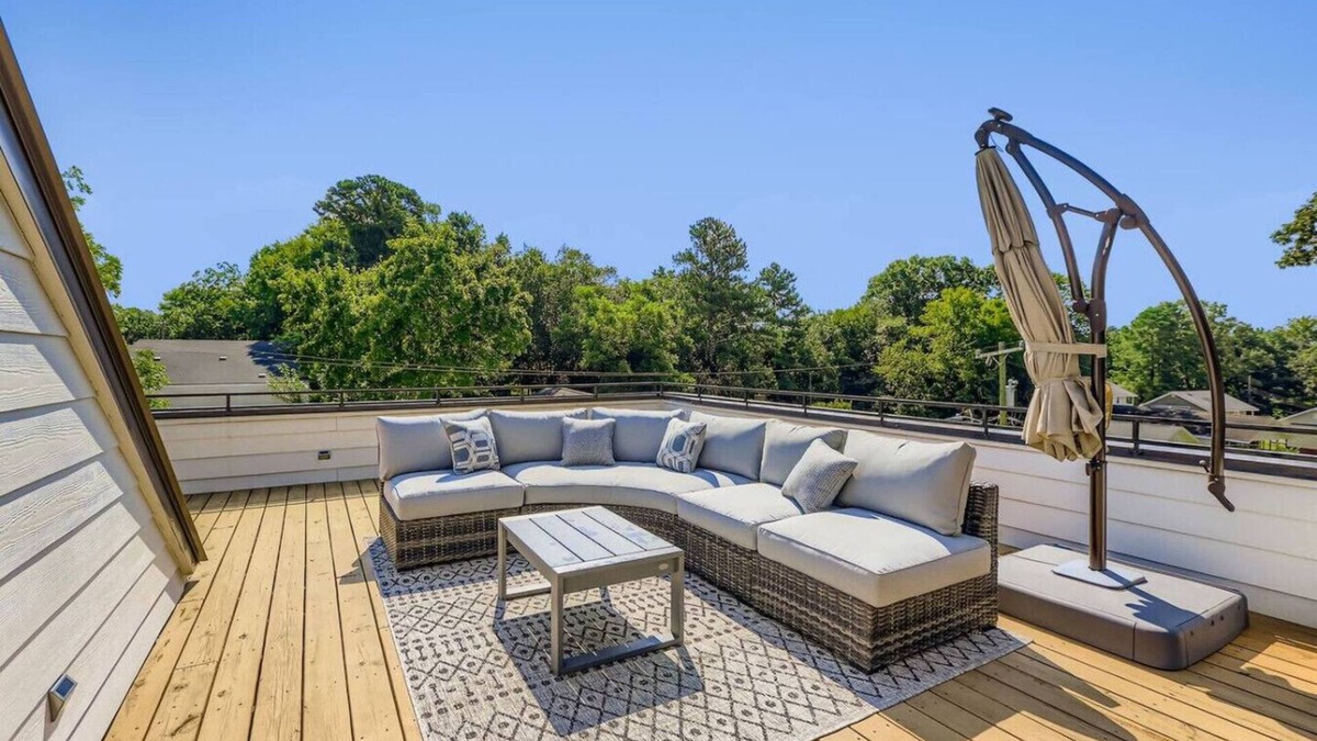 Durham Apartment | Modern 2BR near Tobacco Trail w/rooftop deck