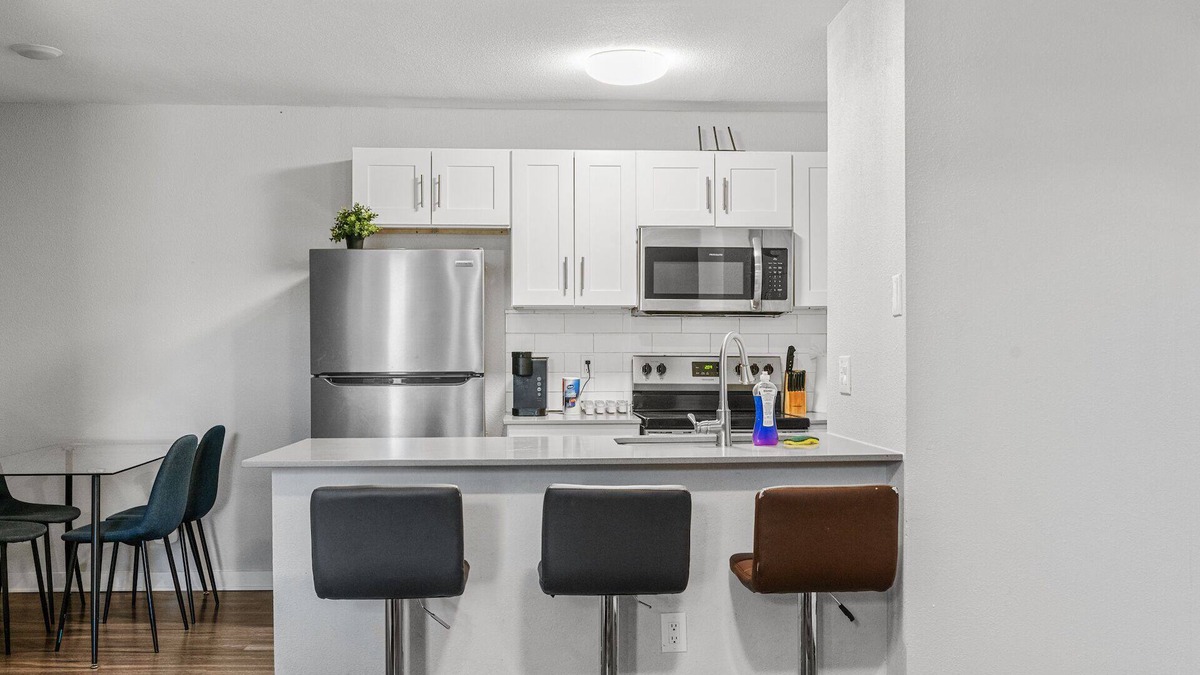 Hyde Park Apartment | Modern 2BR Near UT | Hyde Park | Evonify 3046