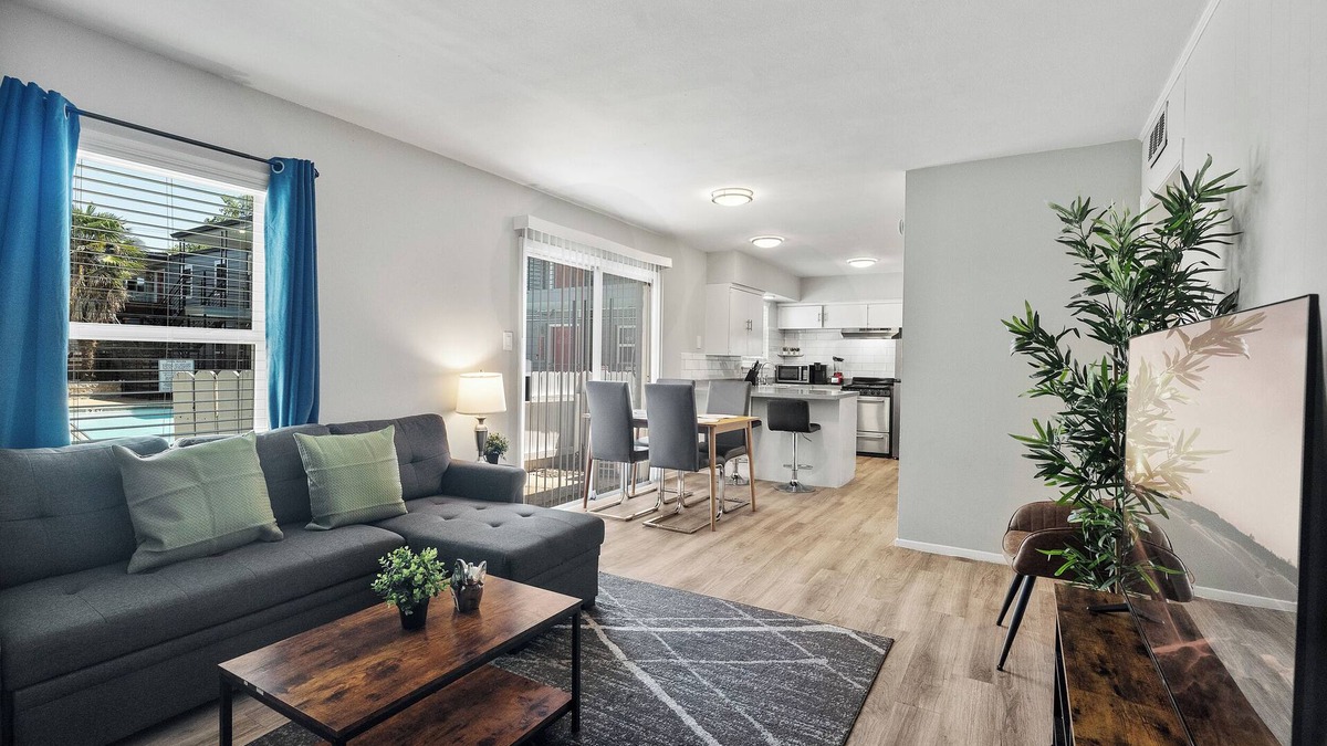 Hyde Park Apartment | Modern 2BR Near UT | Hyde Park | Evonify 5316