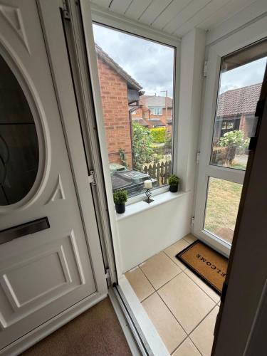 Great Linford Apartment | Modern 2BR Stay FREE WIFI FREE PARKING