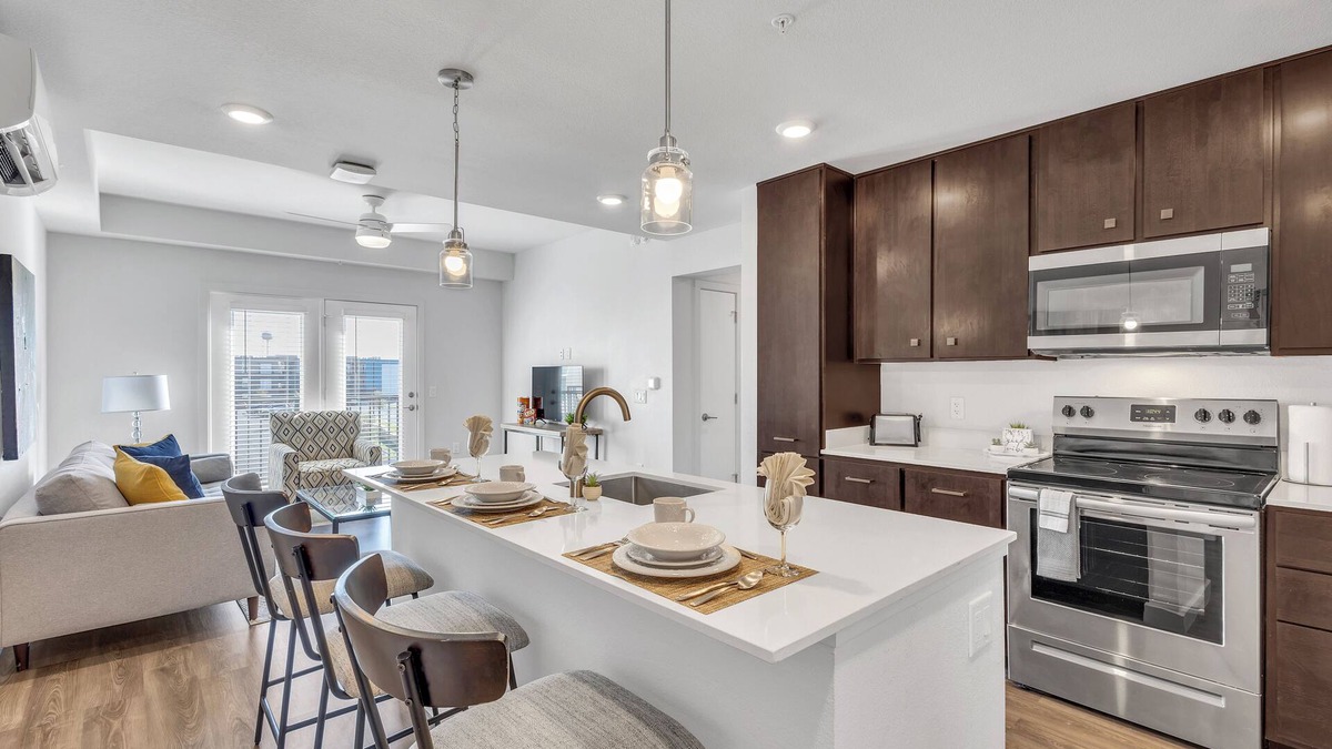 Jarrell Apartment | Modern 2BR w/Pool+Gym+Game Room + Min to St. David's Hosp