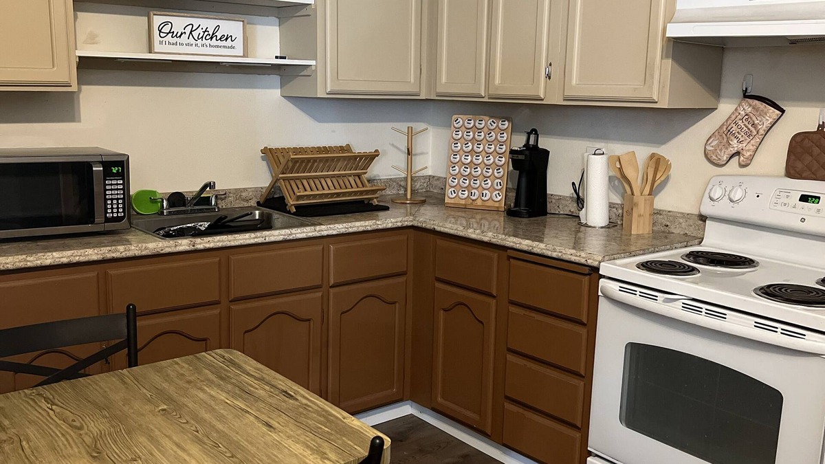 Clear Lake Apartment | modern 3/2 custom built home